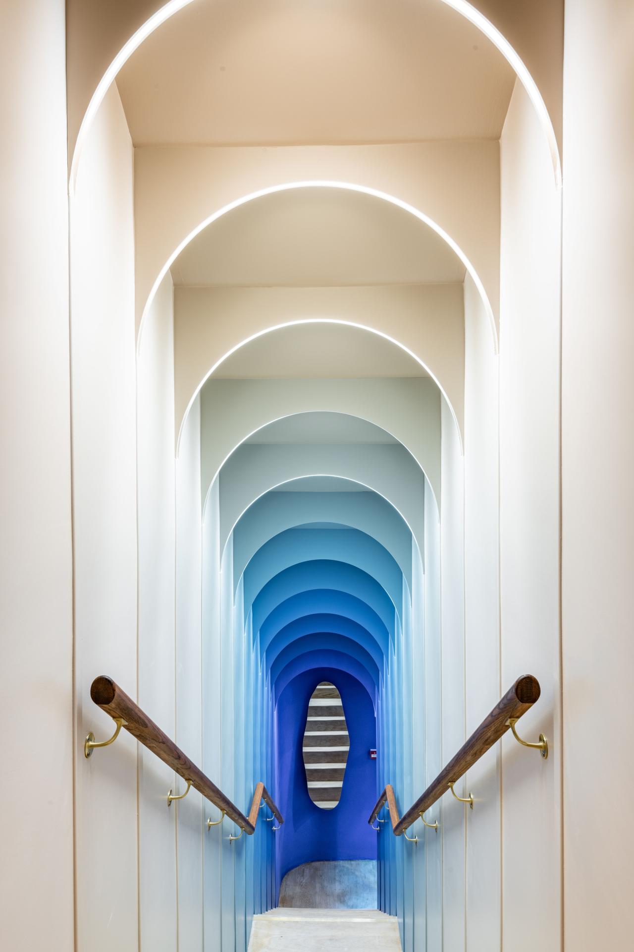 London Design Awards Winner - Curve Club