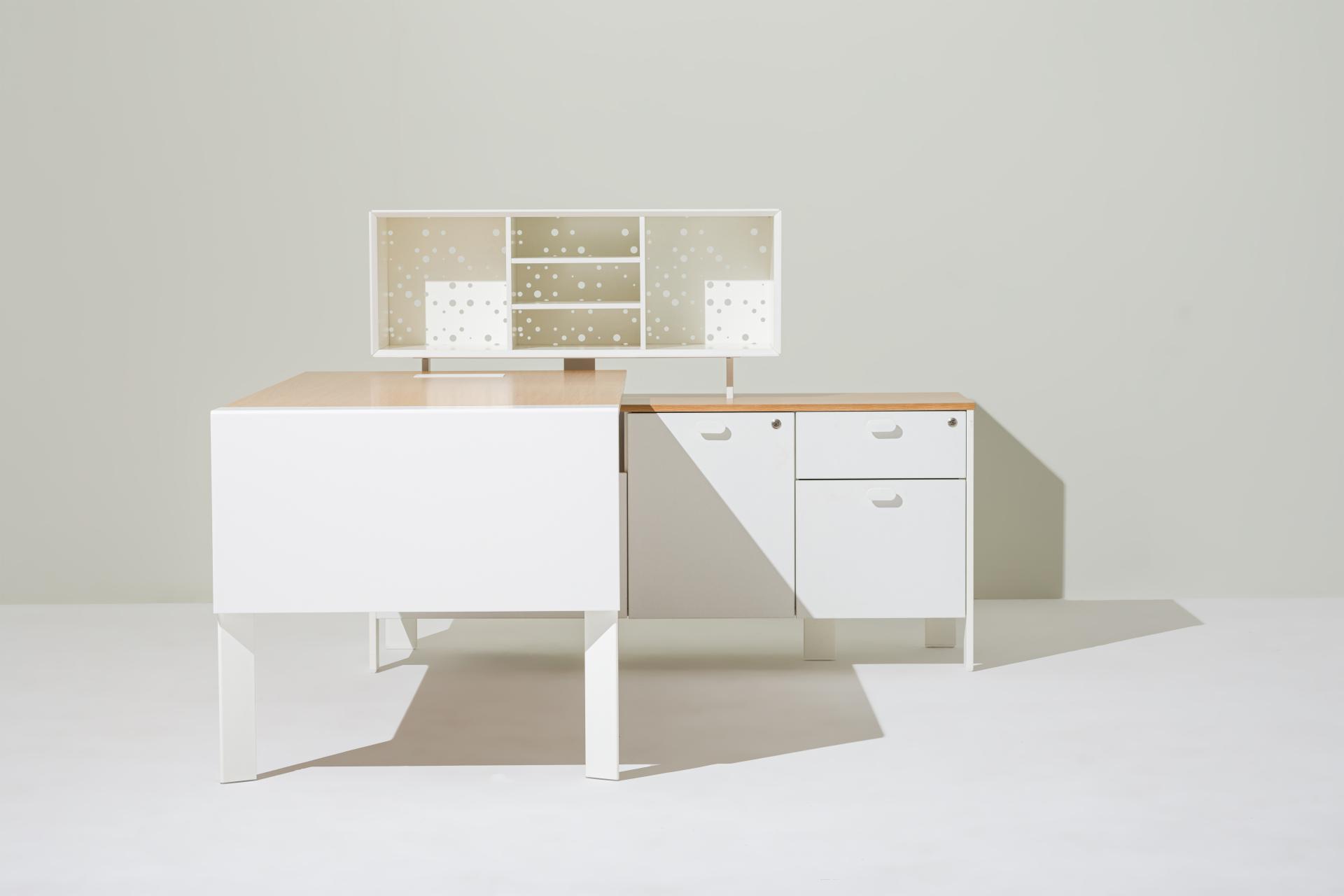 London Design Awards Winner - Threshold Desk
