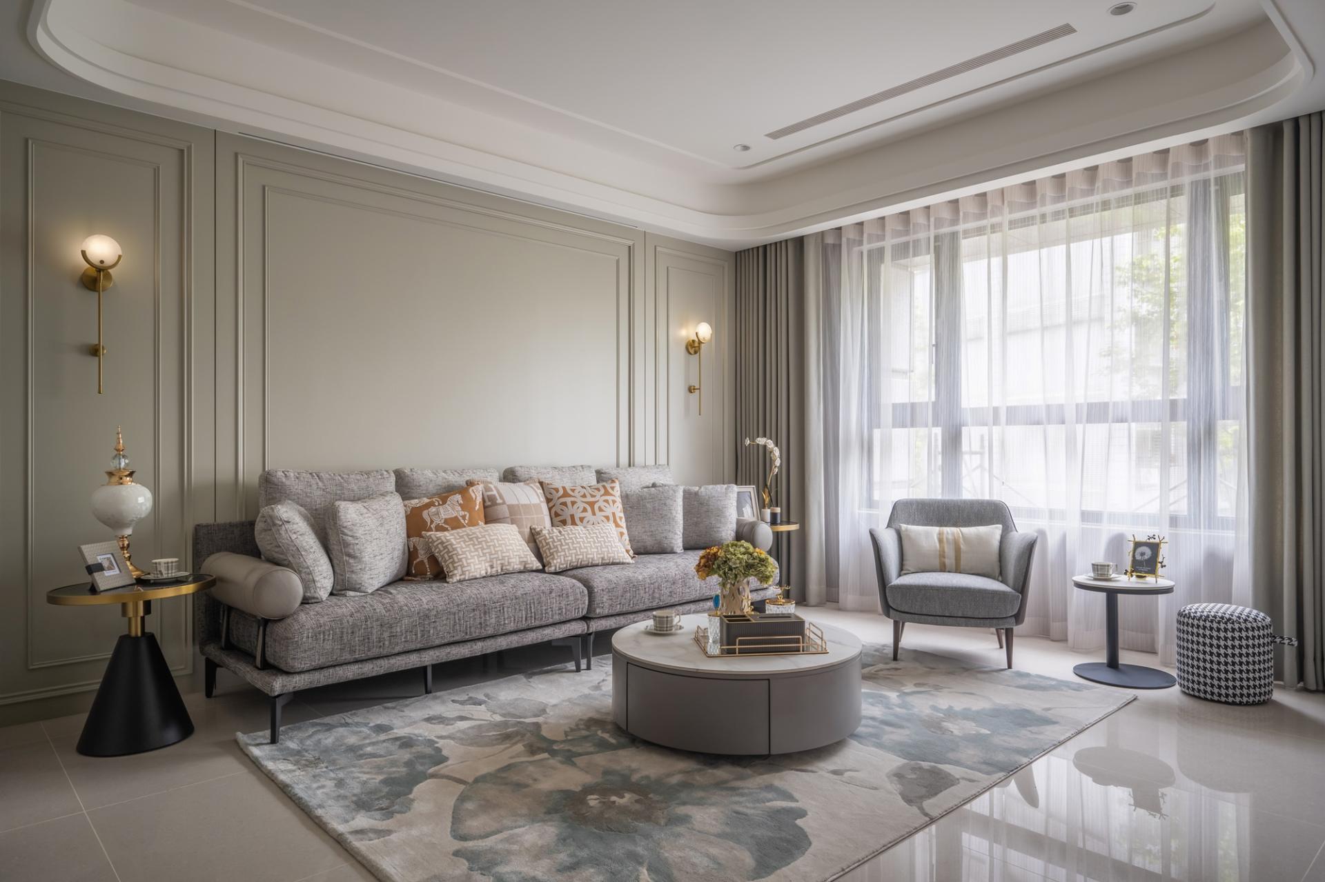 London Design Awards Winner - Wandering in shades of gray