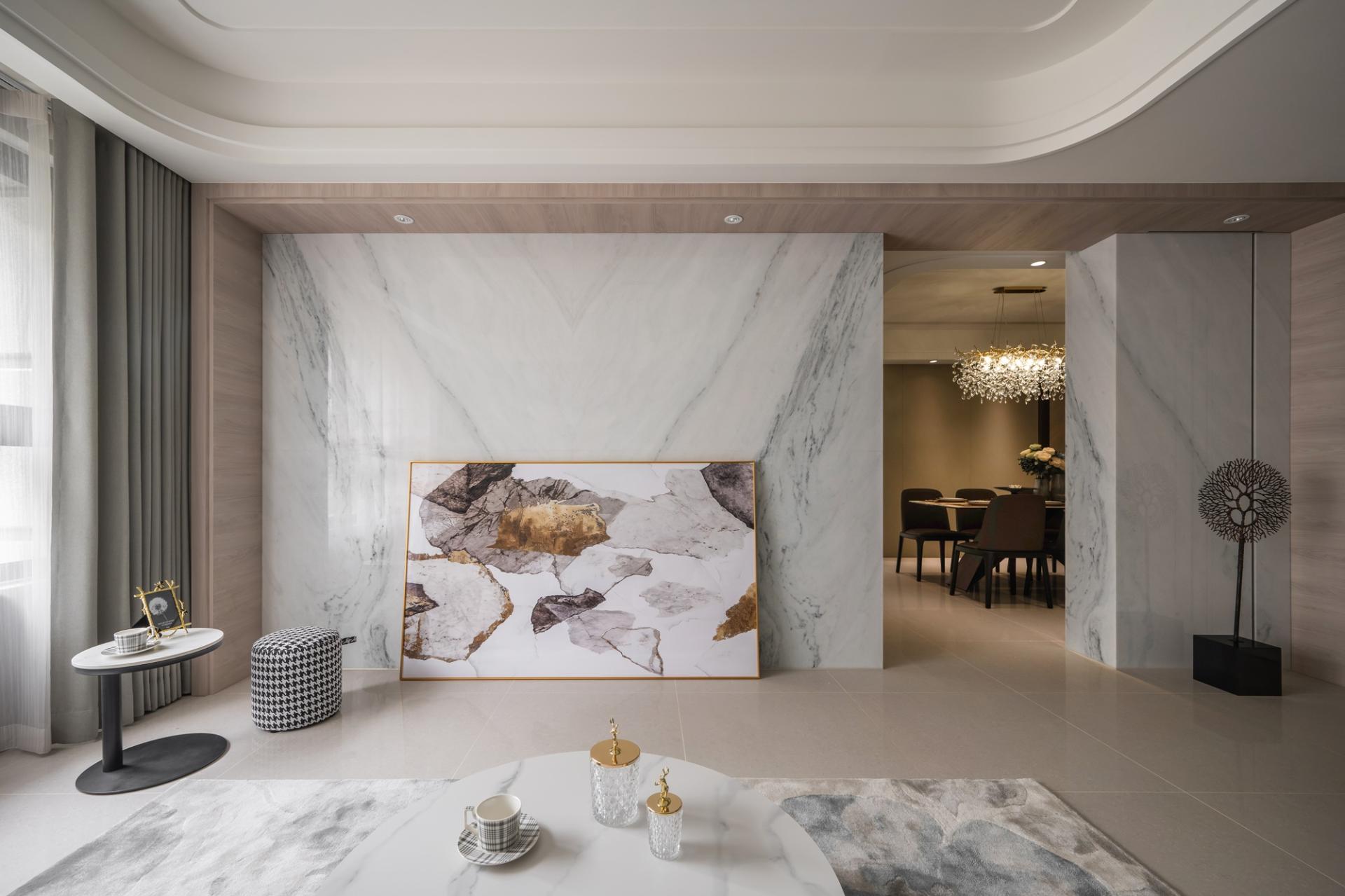 London Design Awards Winner - Wandering in shades of gray