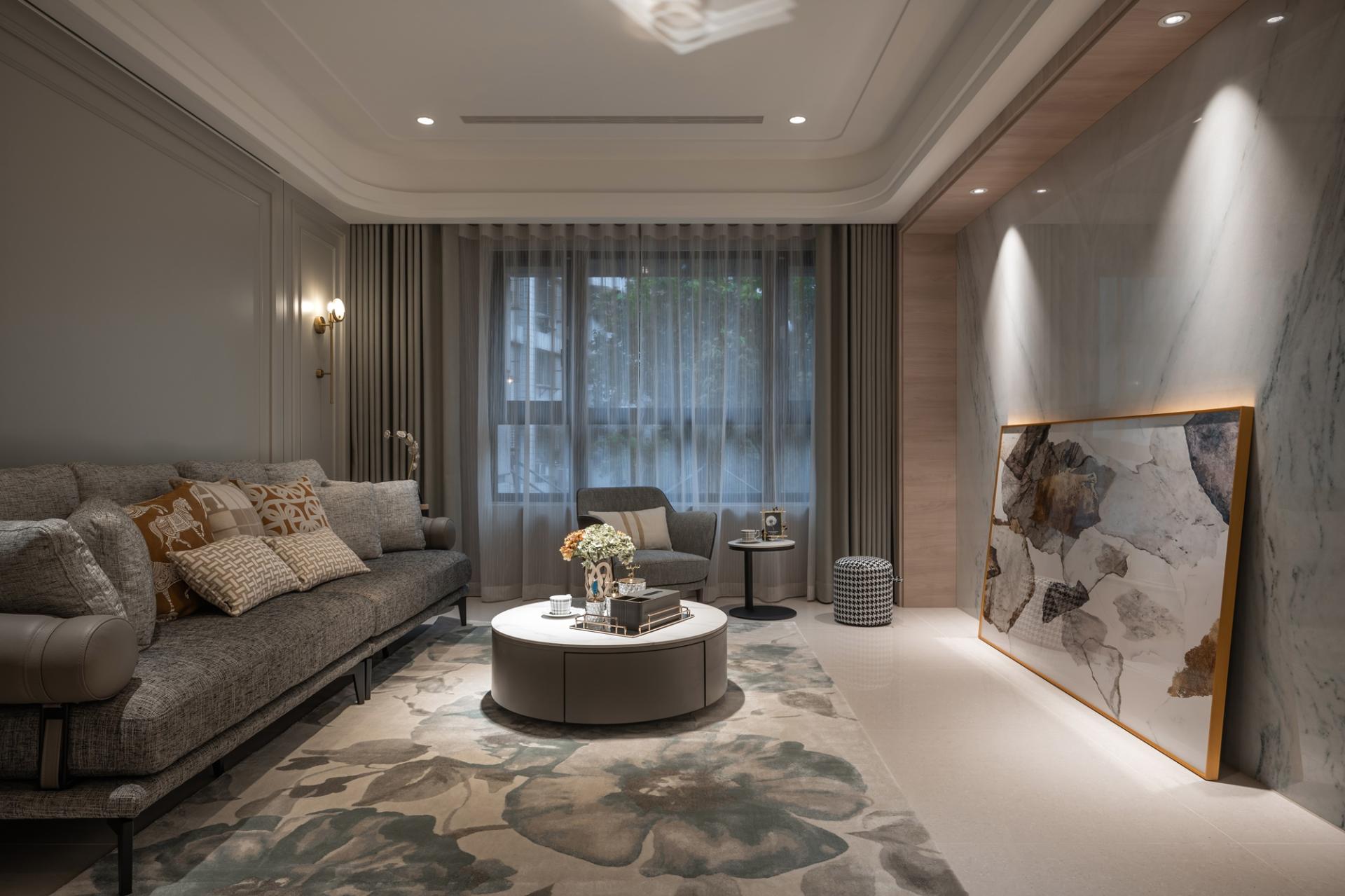 London Design Awards Winner - Wandering in shades of gray