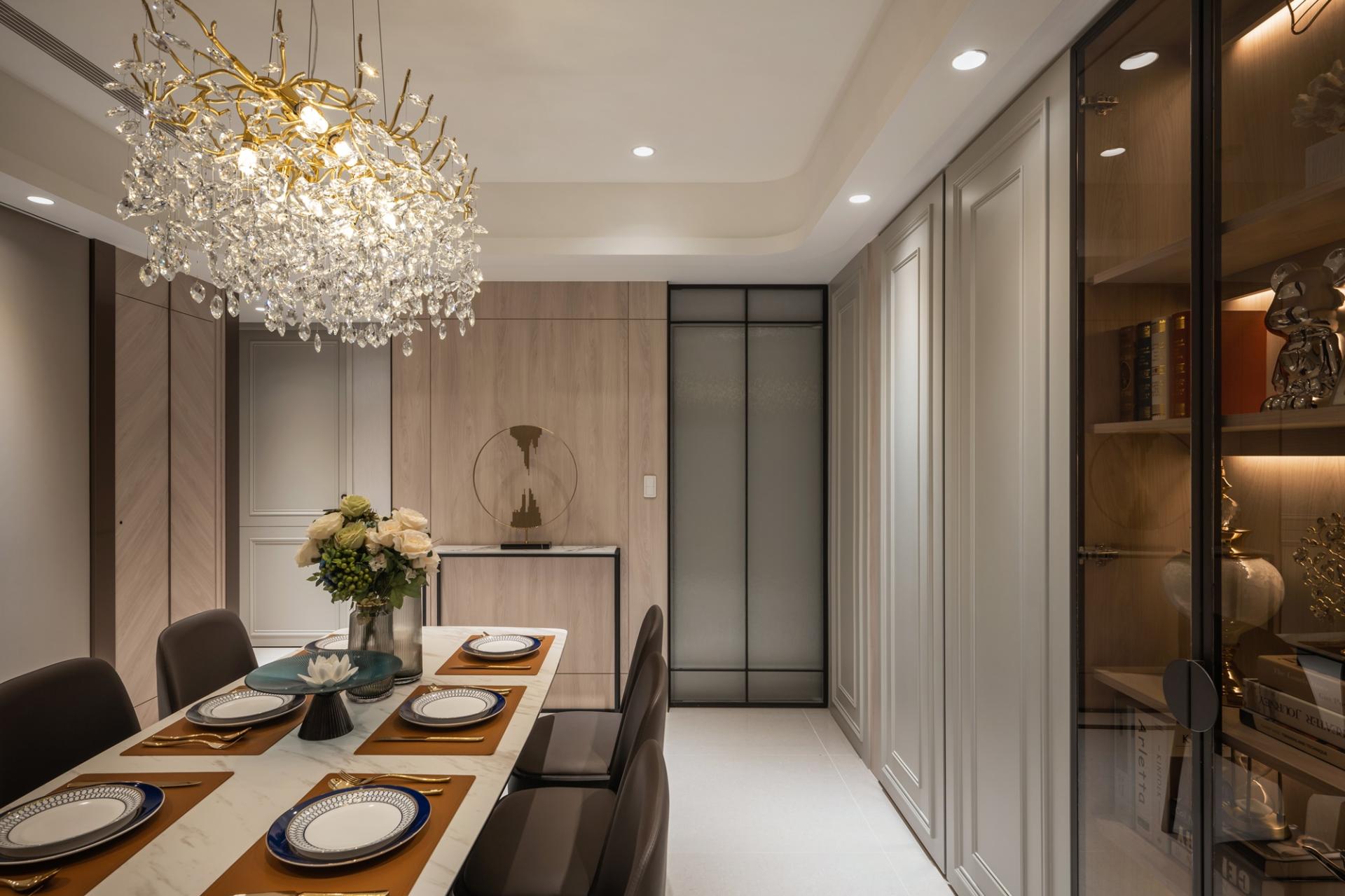London Design Awards Winner - Wandering in shades of gray