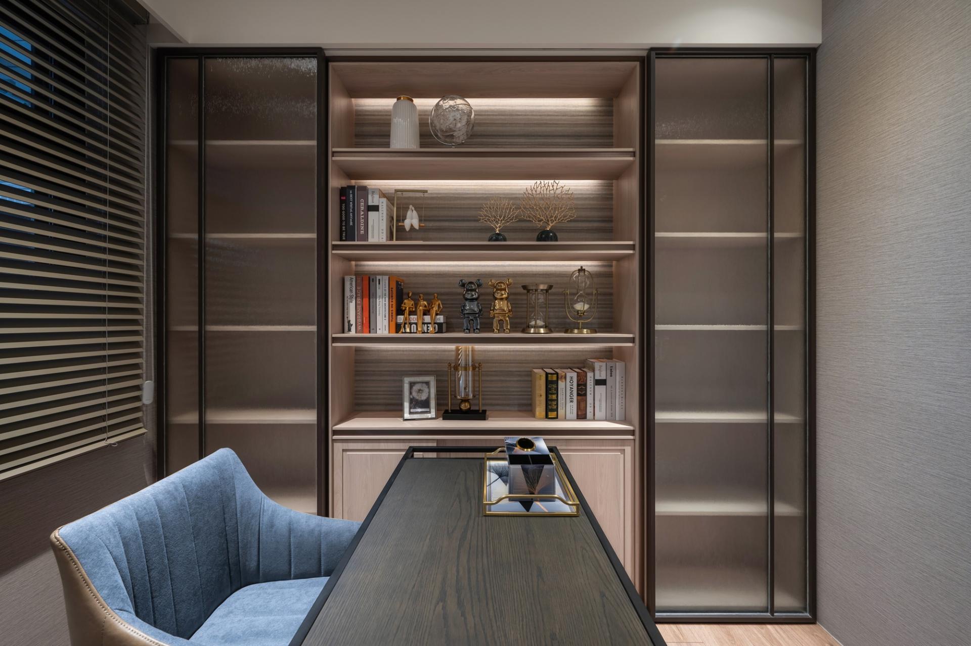 London Design Awards Winner - Wandering in shades of gray