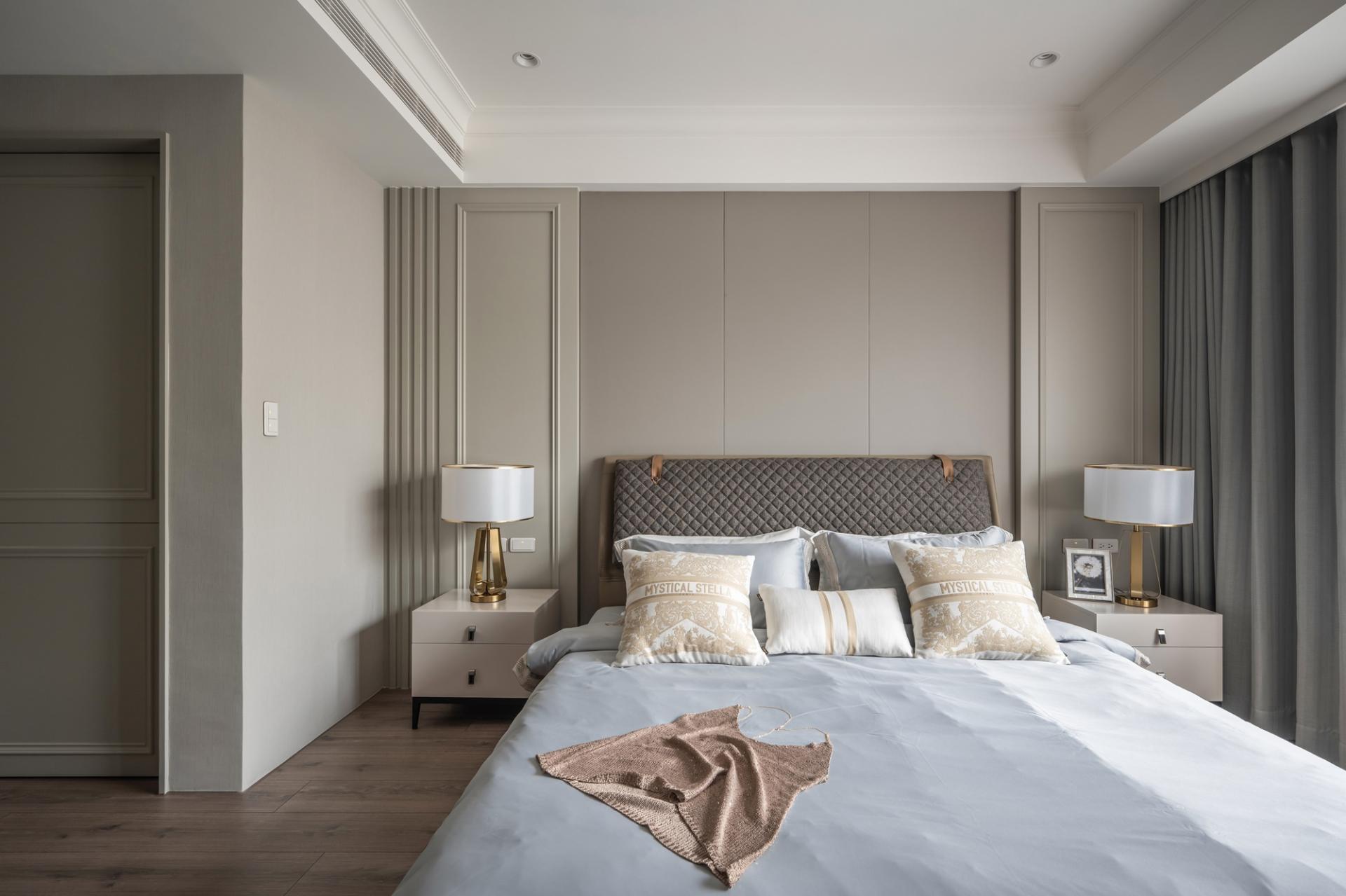 London Design Awards Winner - Wandering in shades of gray