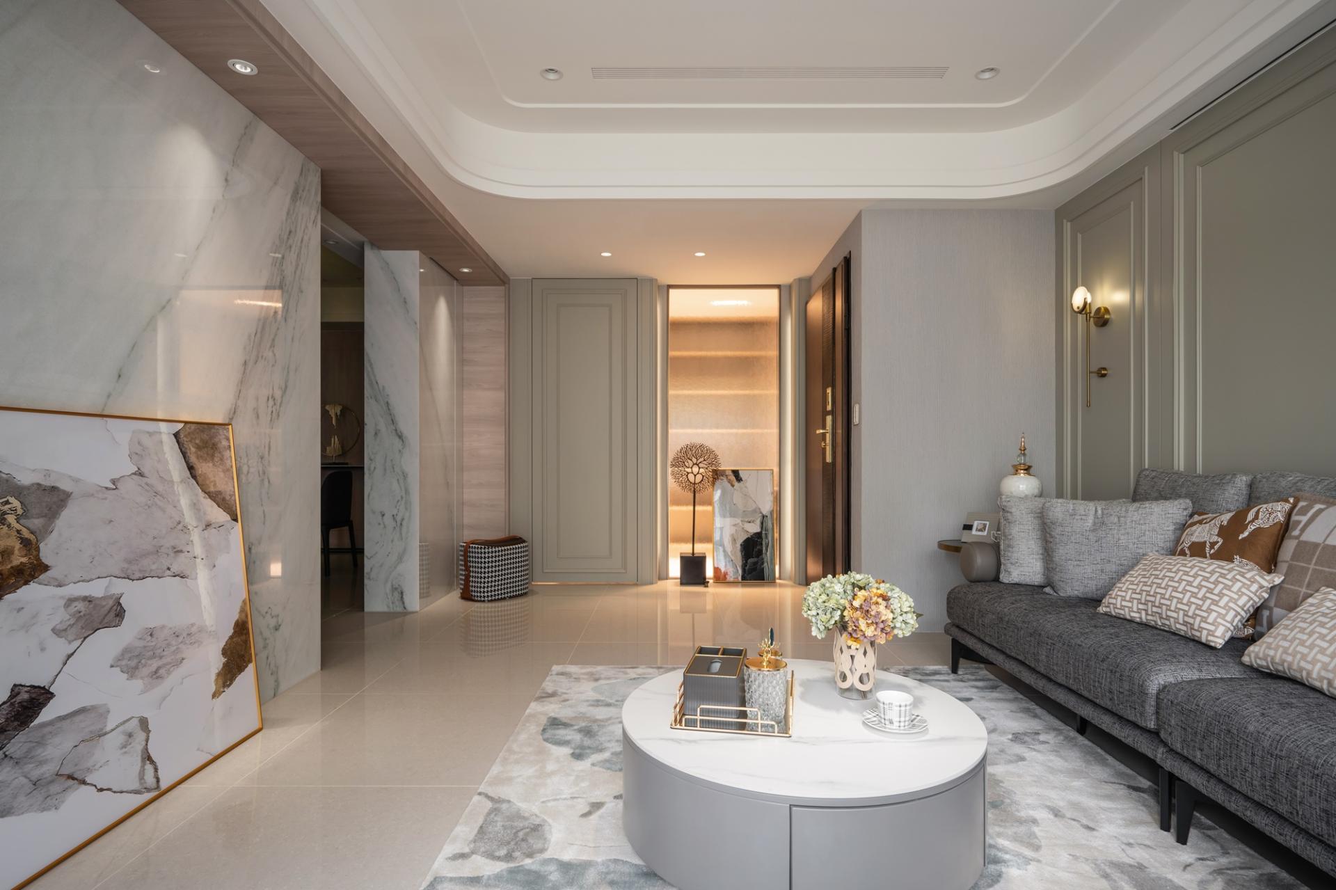 London Design Awards Winner - Wandering in shades of gray