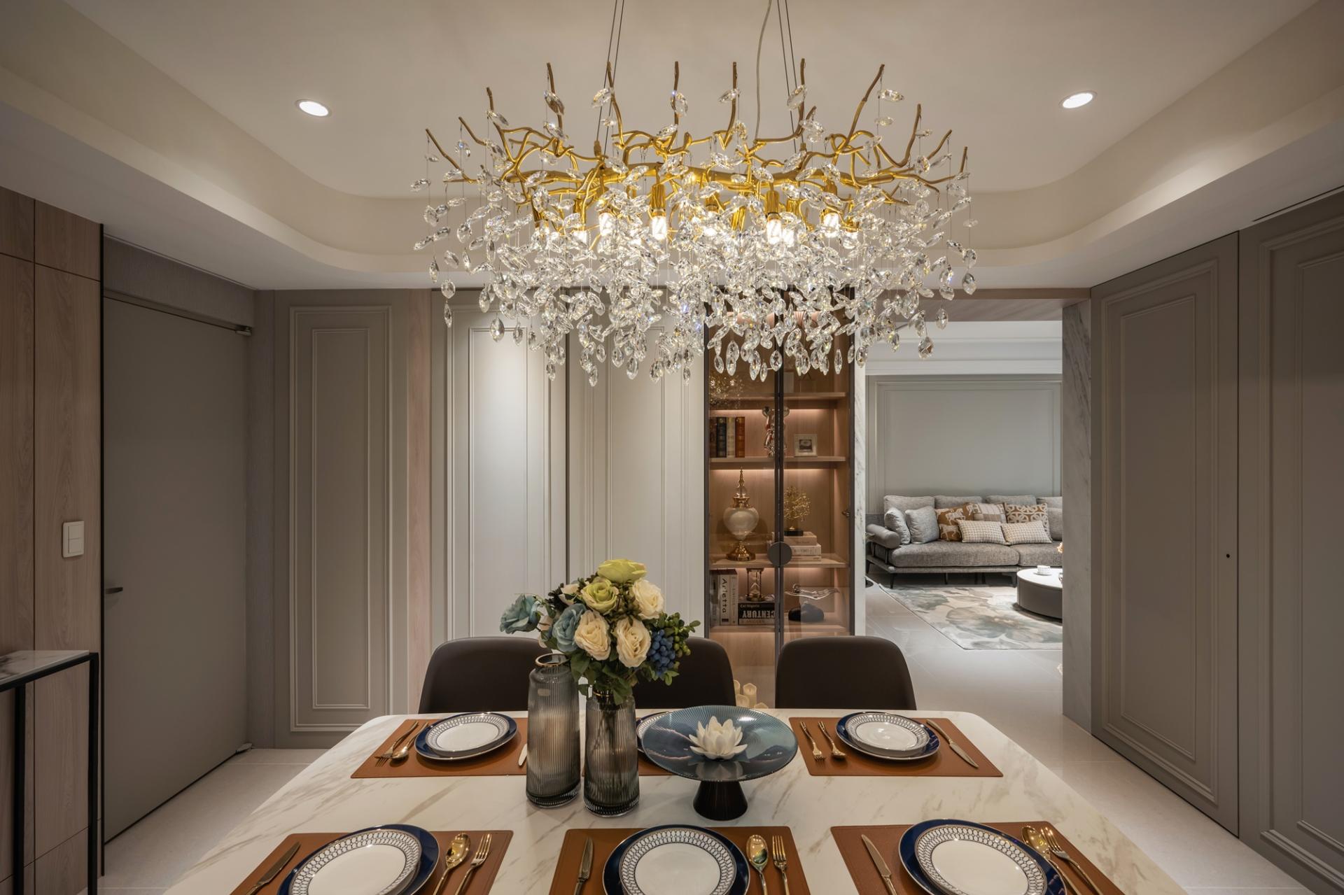 London Design Awards Winner - Wandering in shades of gray