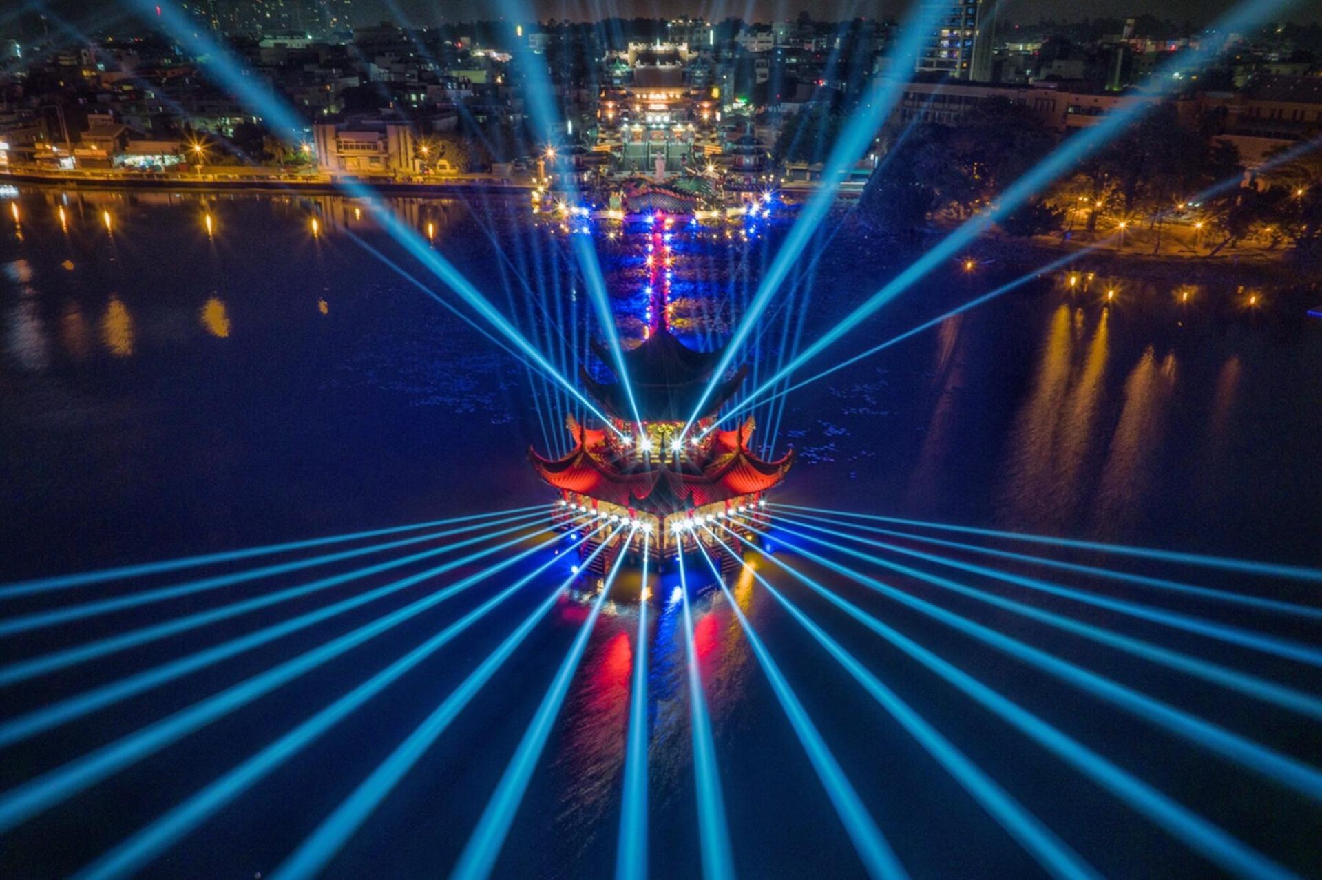 London Design Awards Winner - Light dances on Lotus Pond