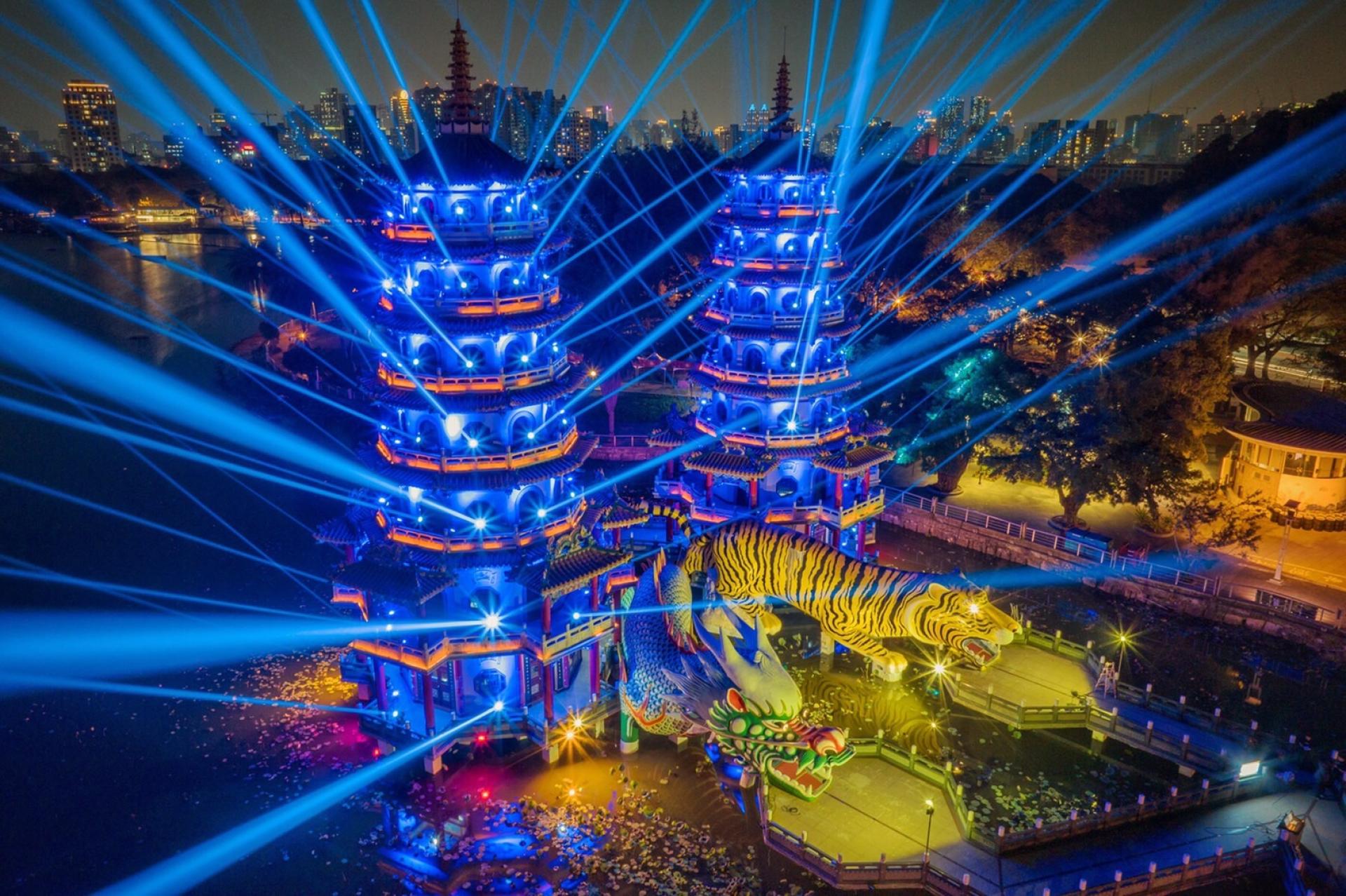 London Design Awards Winner - Light dances on Lotus Pond