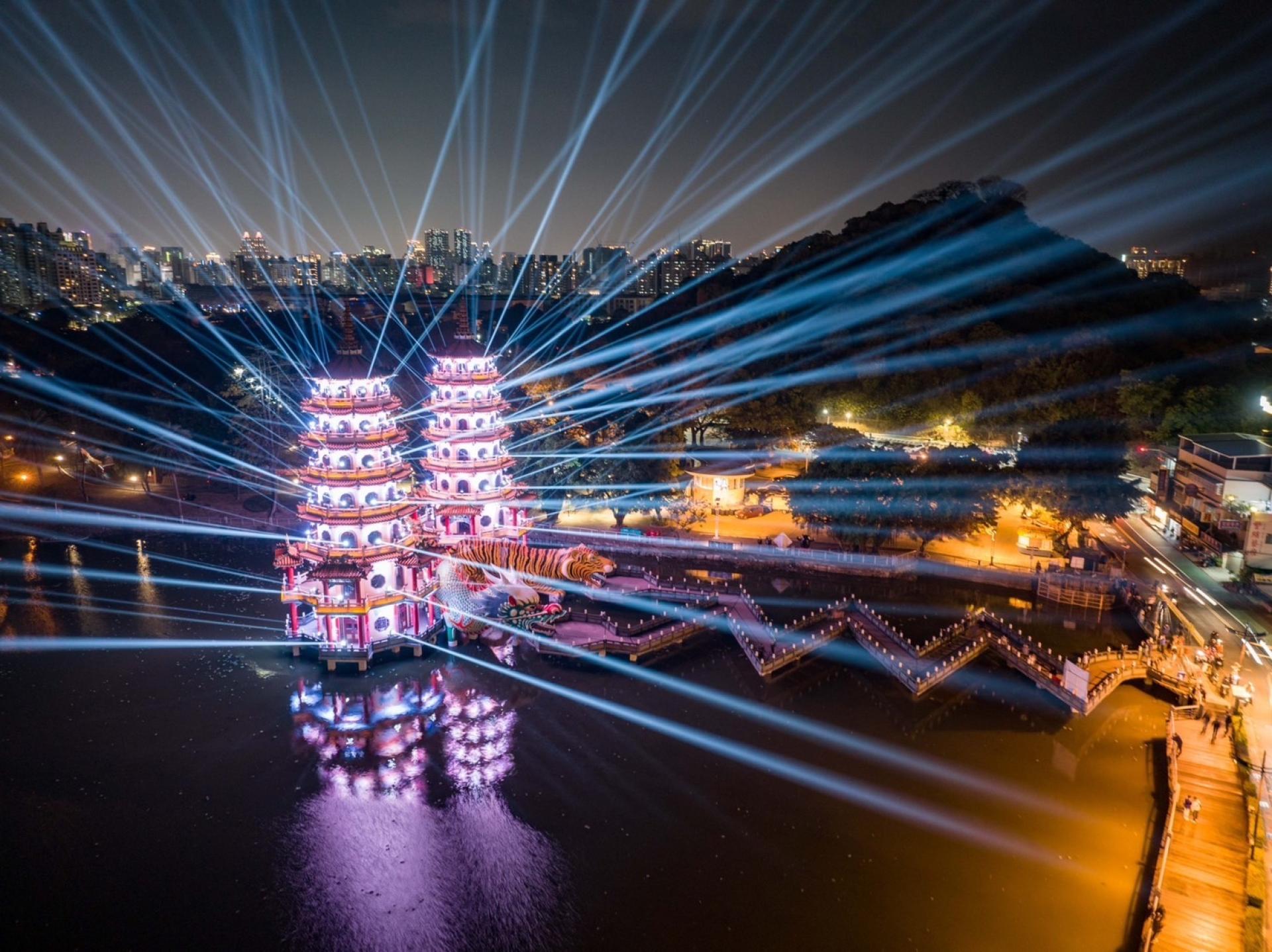 London Design Awards Winner - Light dances on Lotus Pond
