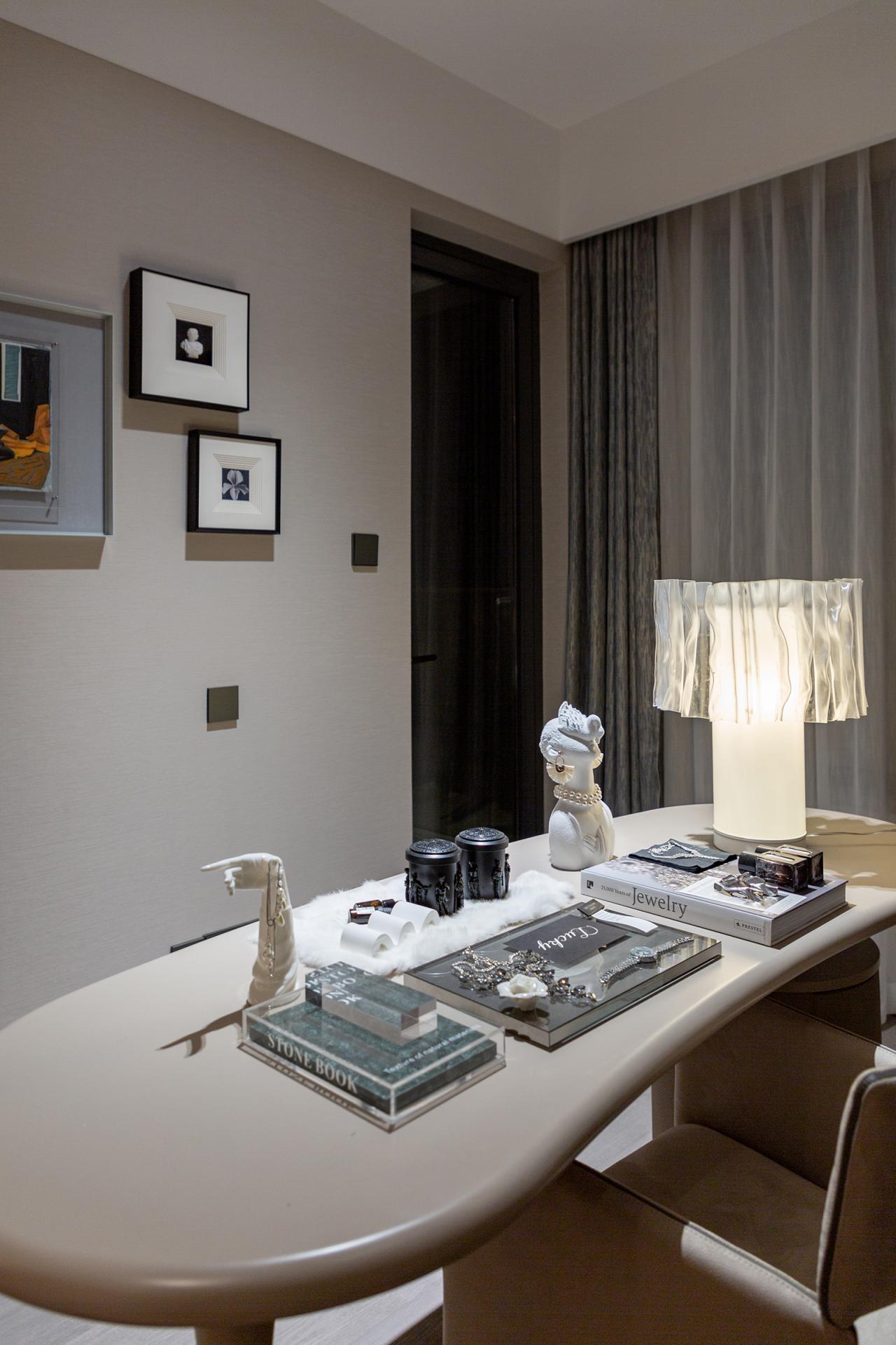London Design Awards Winner - River Center 190 Sample Room
