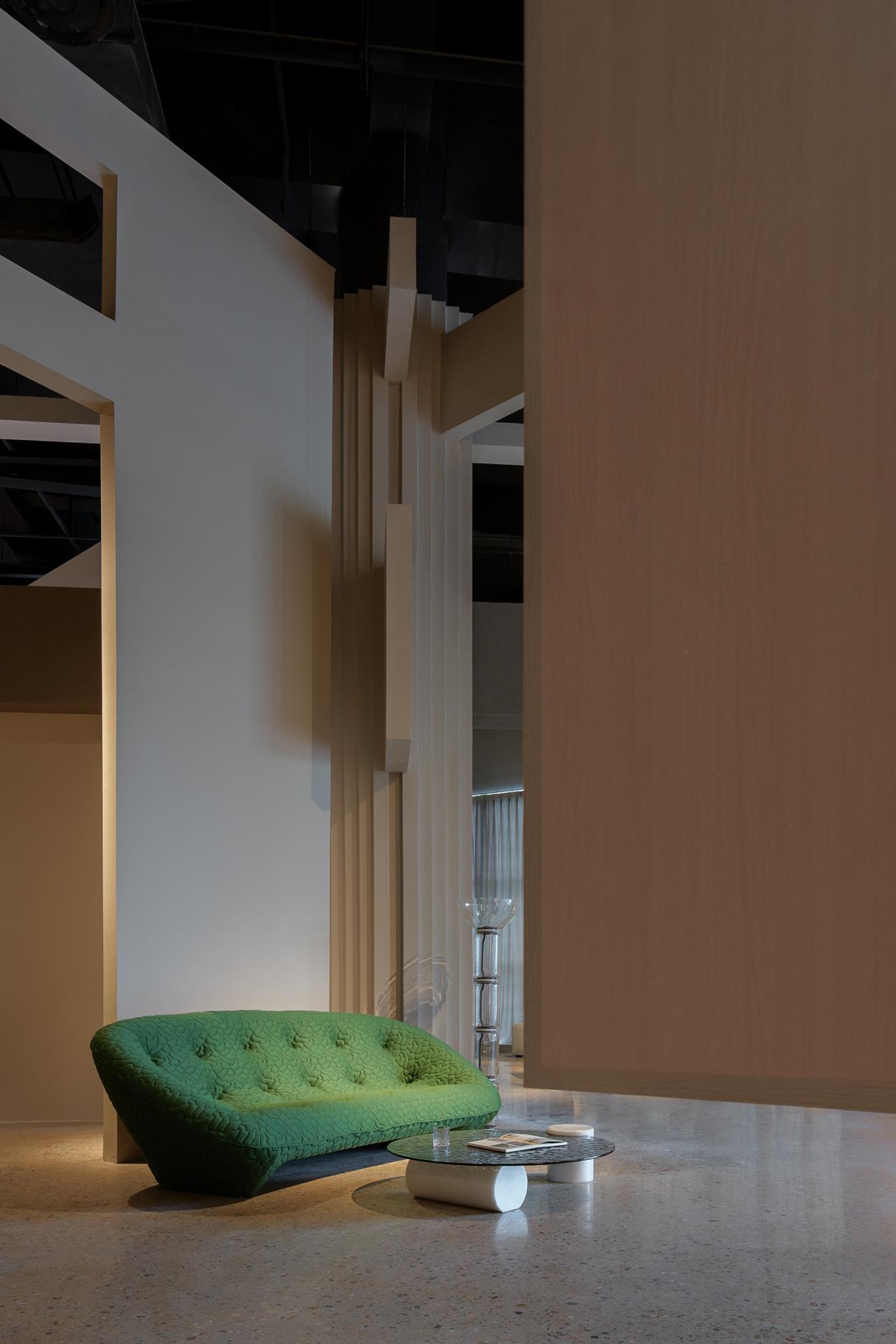 London Design Awards Winner - 2377 Life Aesthetics Design Center