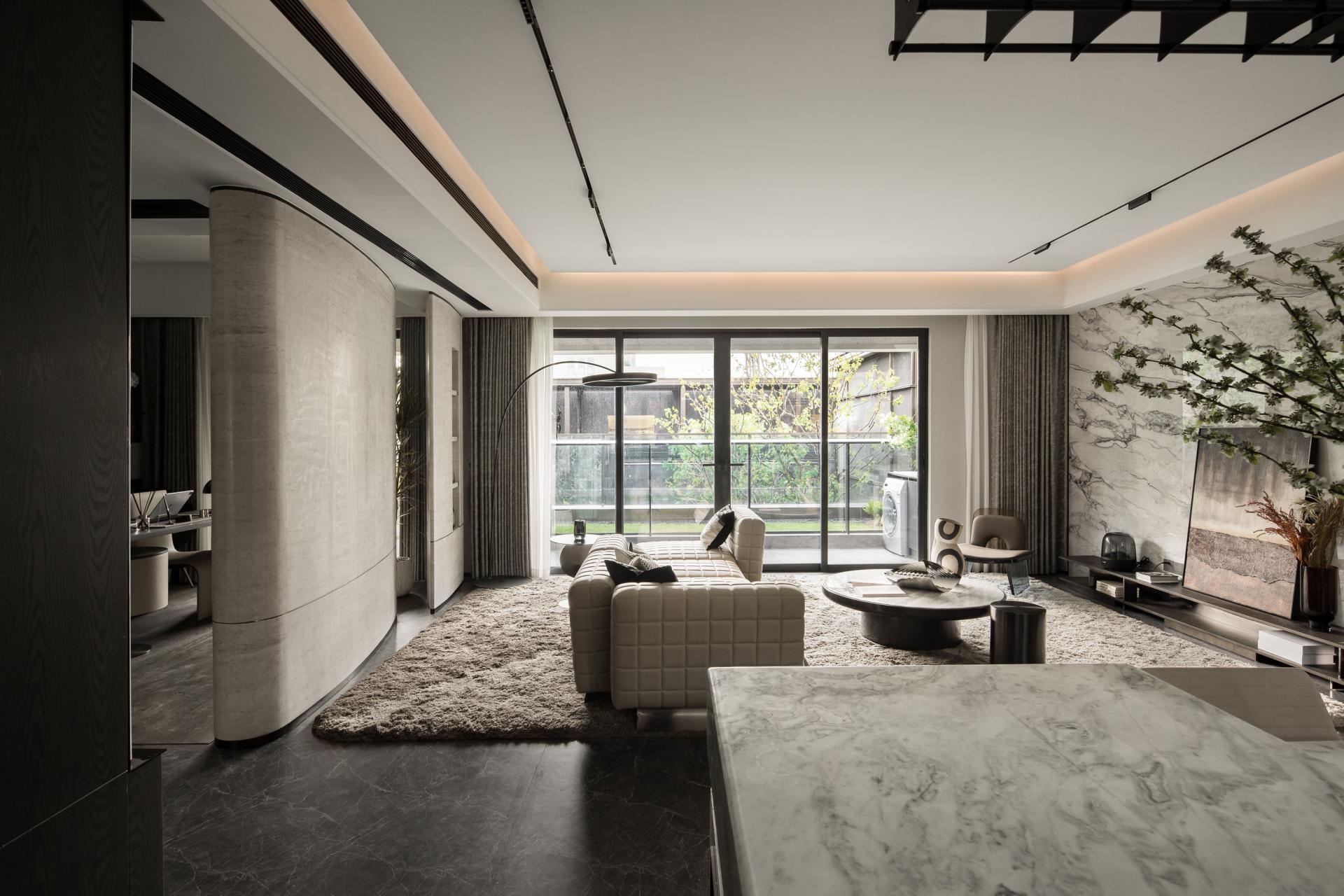 London Design Awards Winner - Pinellia glass
