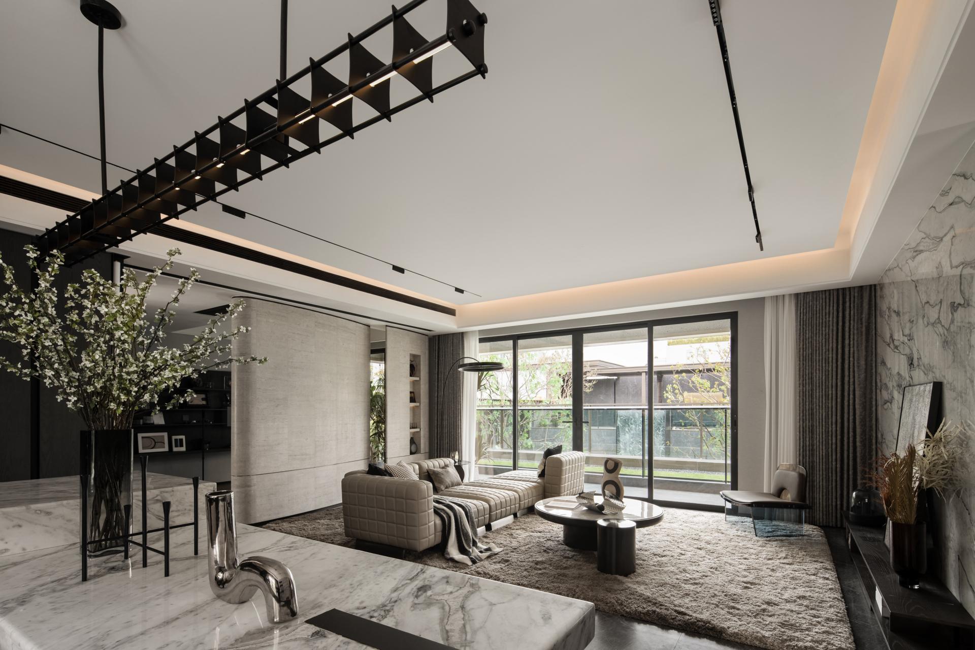 London Design Awards Winner - Pinellia glass