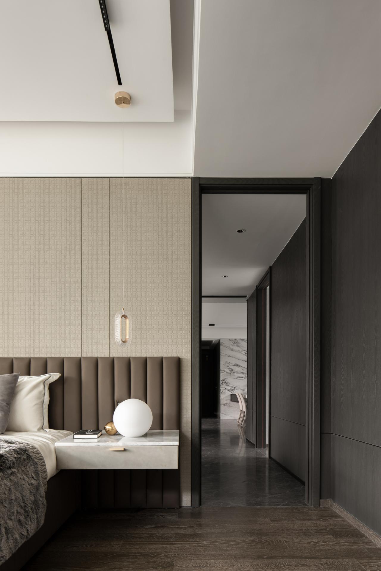 London Design Awards Winner - Pinellia glass