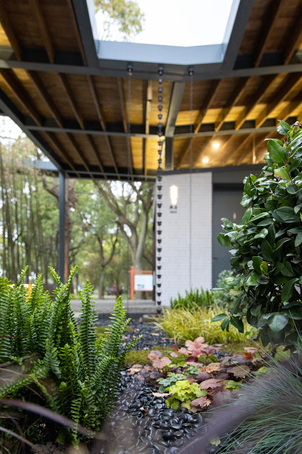 London Design Awards Winner - Zhuanghang Rural Park Restroom