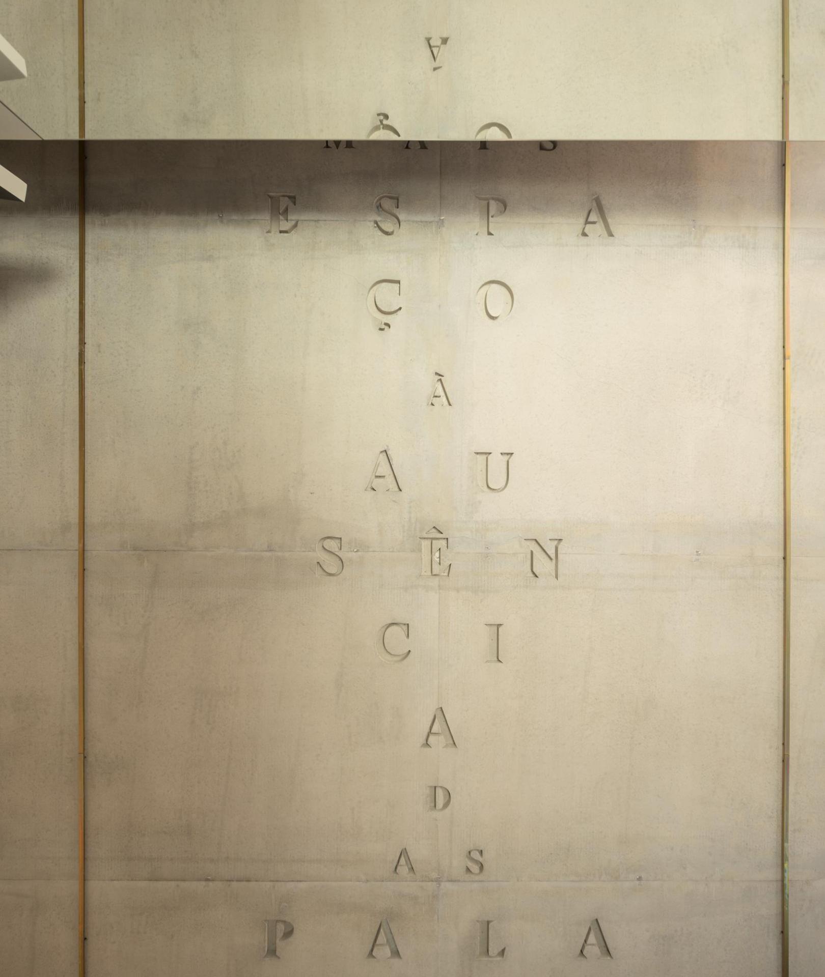 London Design Awards Winner - Typography on building – Tipografia do Conto 