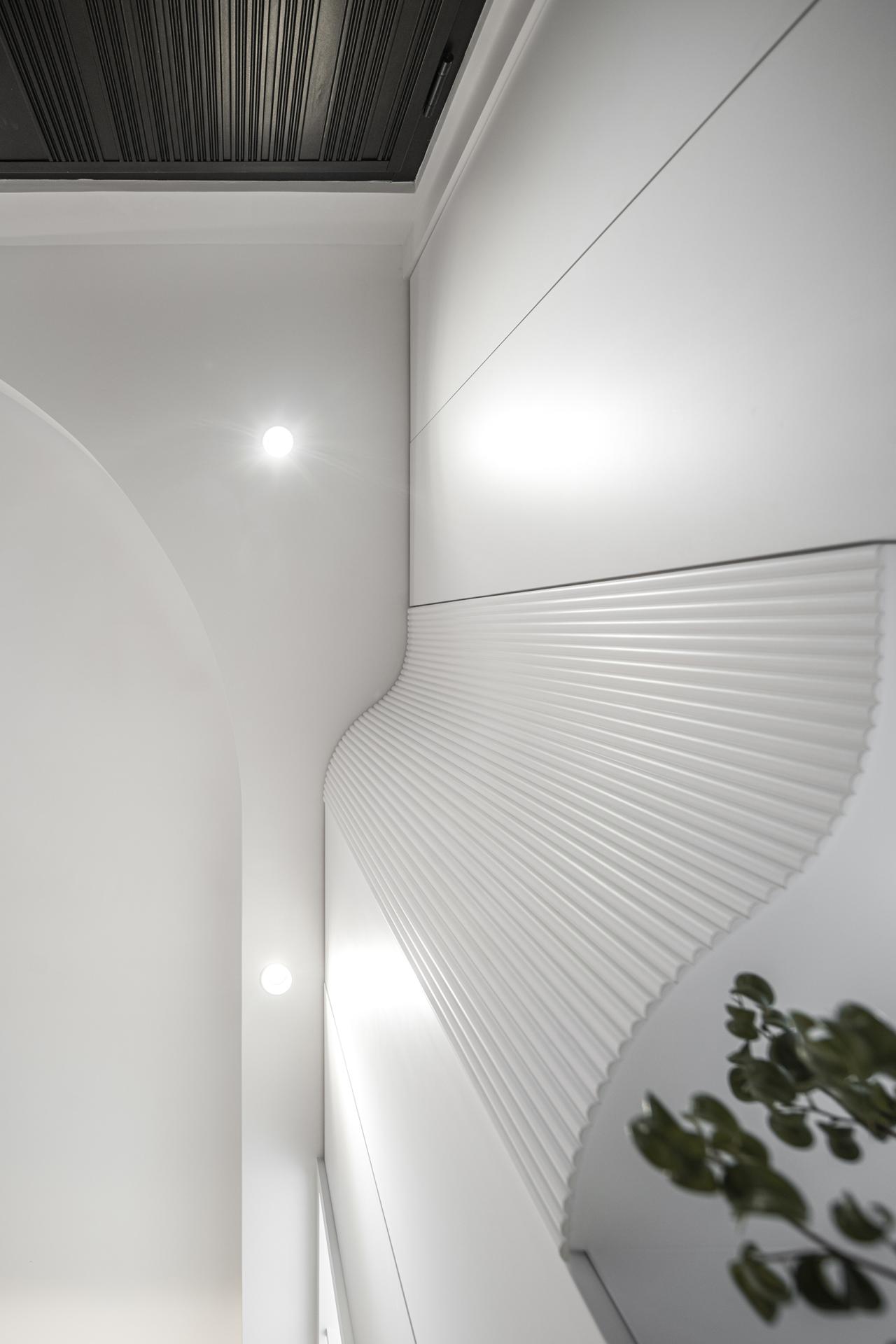 London Design Awards Winner - The Beauty of the Orient: Grey Modern Design Studio