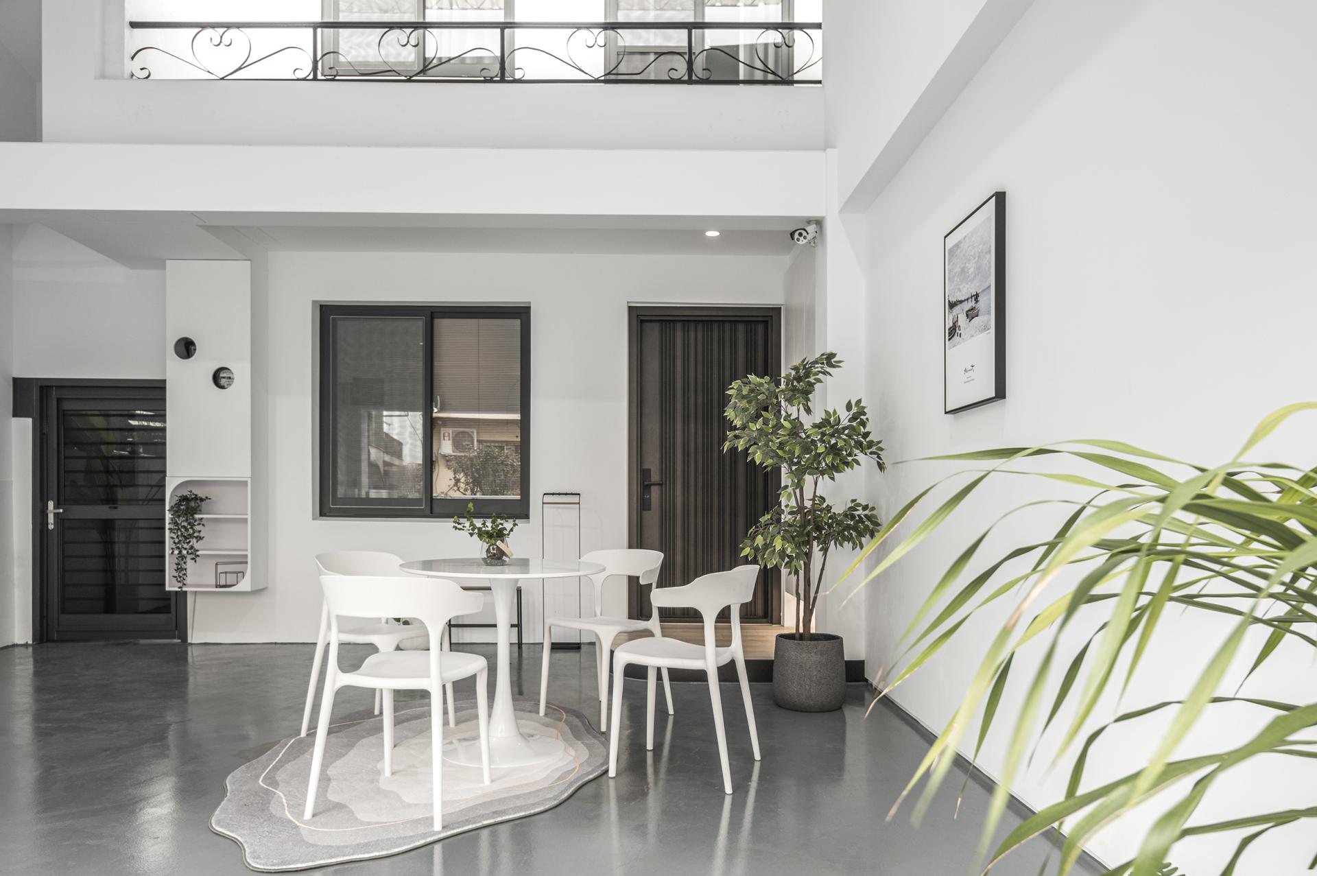 London Design Awards Winner - The Beauty of the Orient: Grey Modern Design Studio