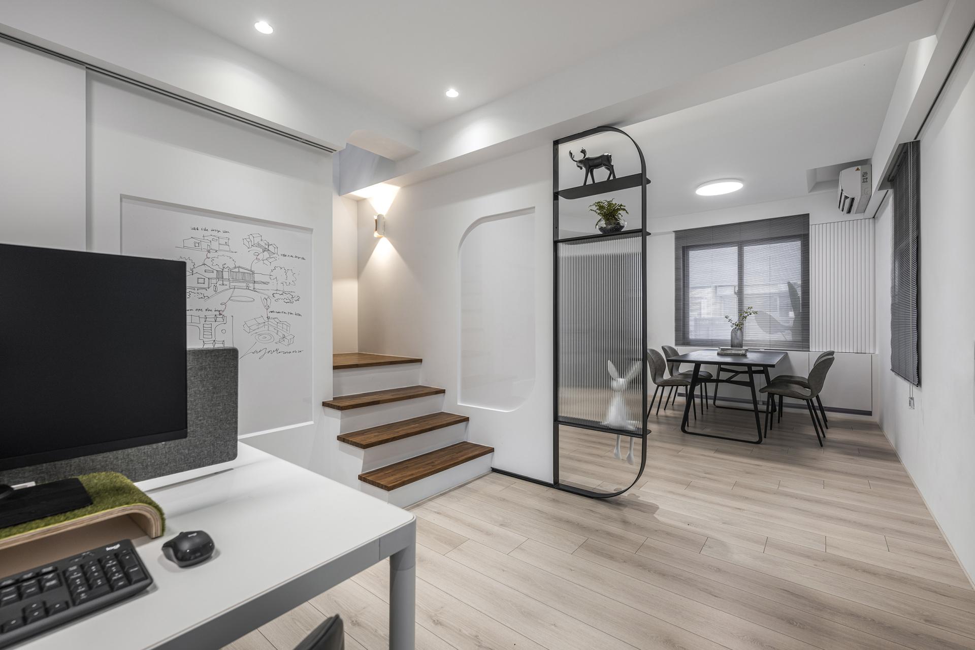 London Design Awards Winner - The Beauty of the Orient: Grey Modern Design Studio