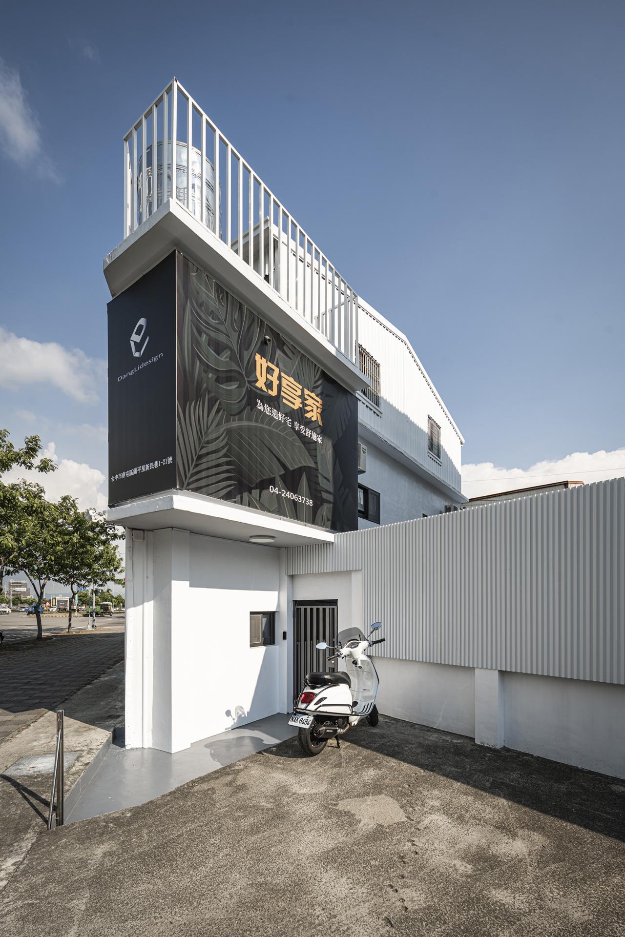London Design Awards Winner - The Beauty of the Orient: Grey Modern Design Studio