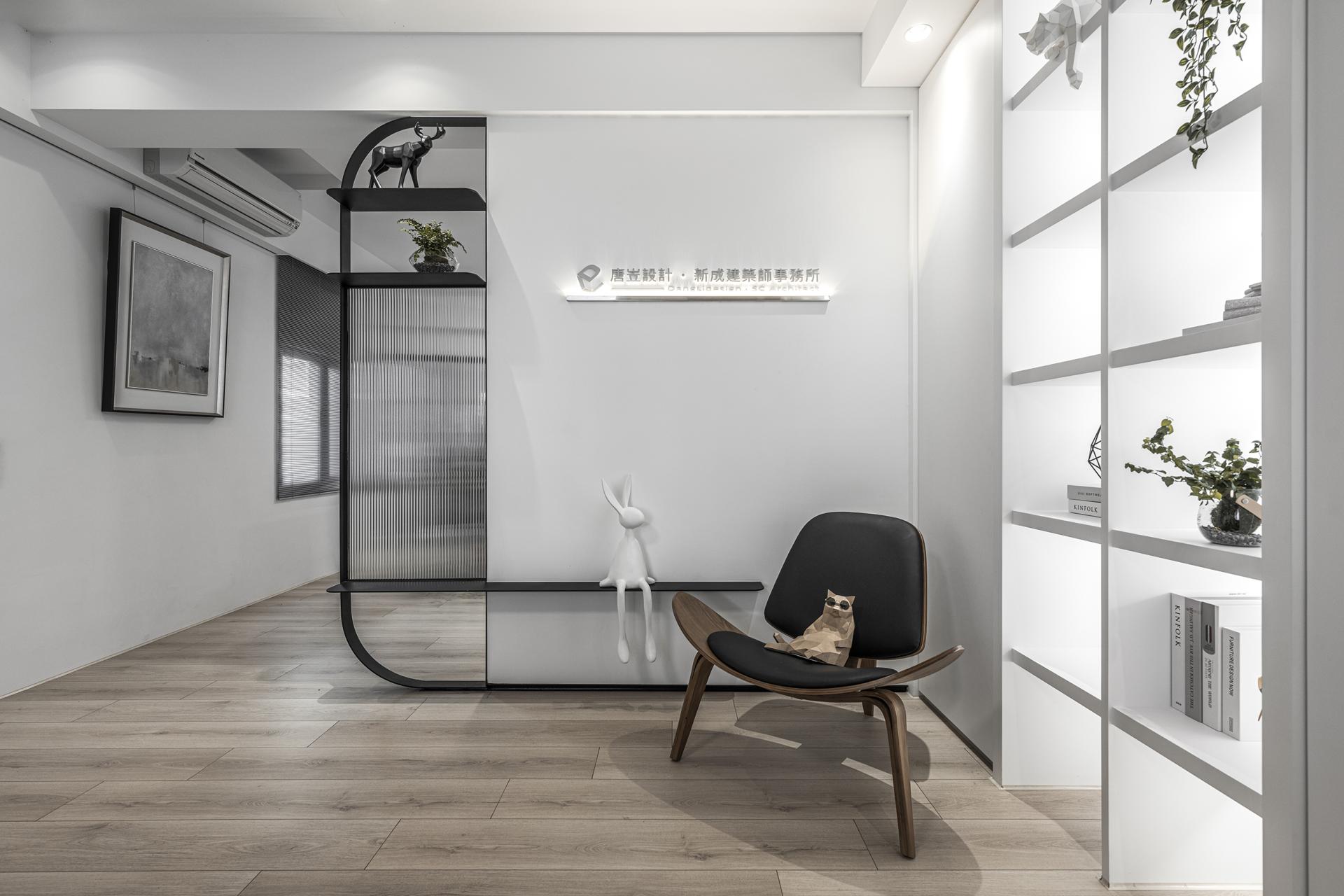 London Design Awards Winner - The Beauty of the Orient: Grey Modern Design Studio