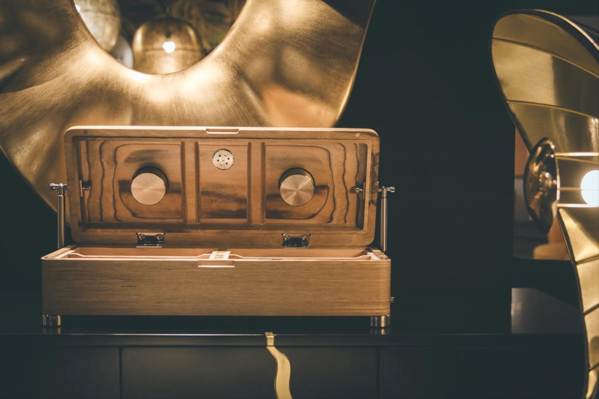 London Design Awards Winner - GRAND SOLLOSHI HUMIDOR by SOLLOSHI
