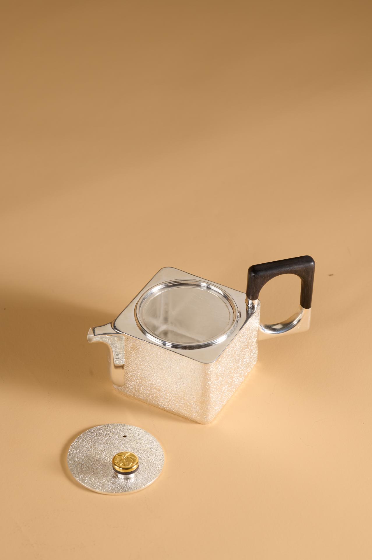 London Design Awards Winner - Master Tea Silver Teapot 