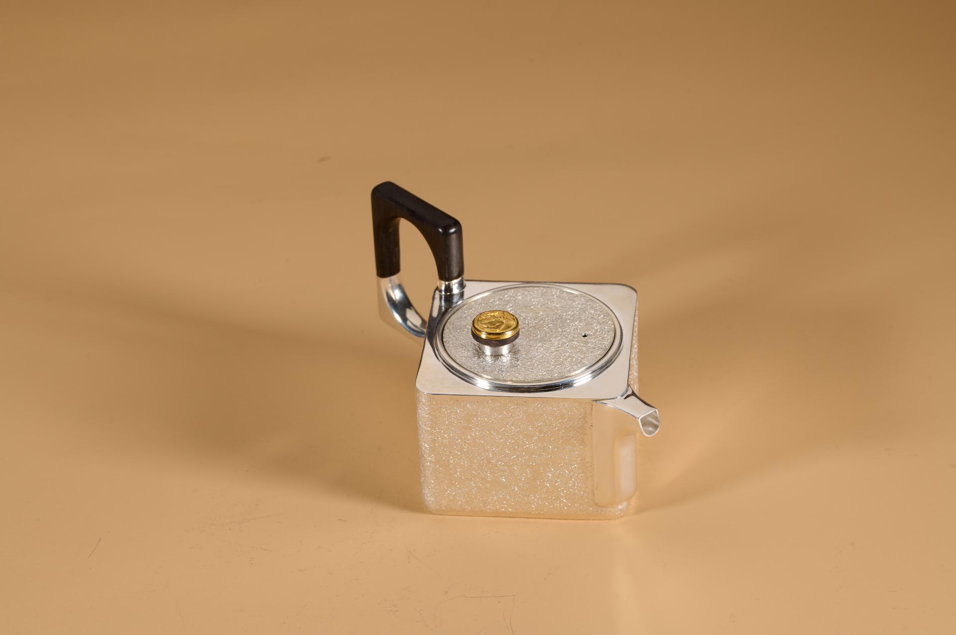 London Design Awards Winner - Master Tea Silver Teapot 