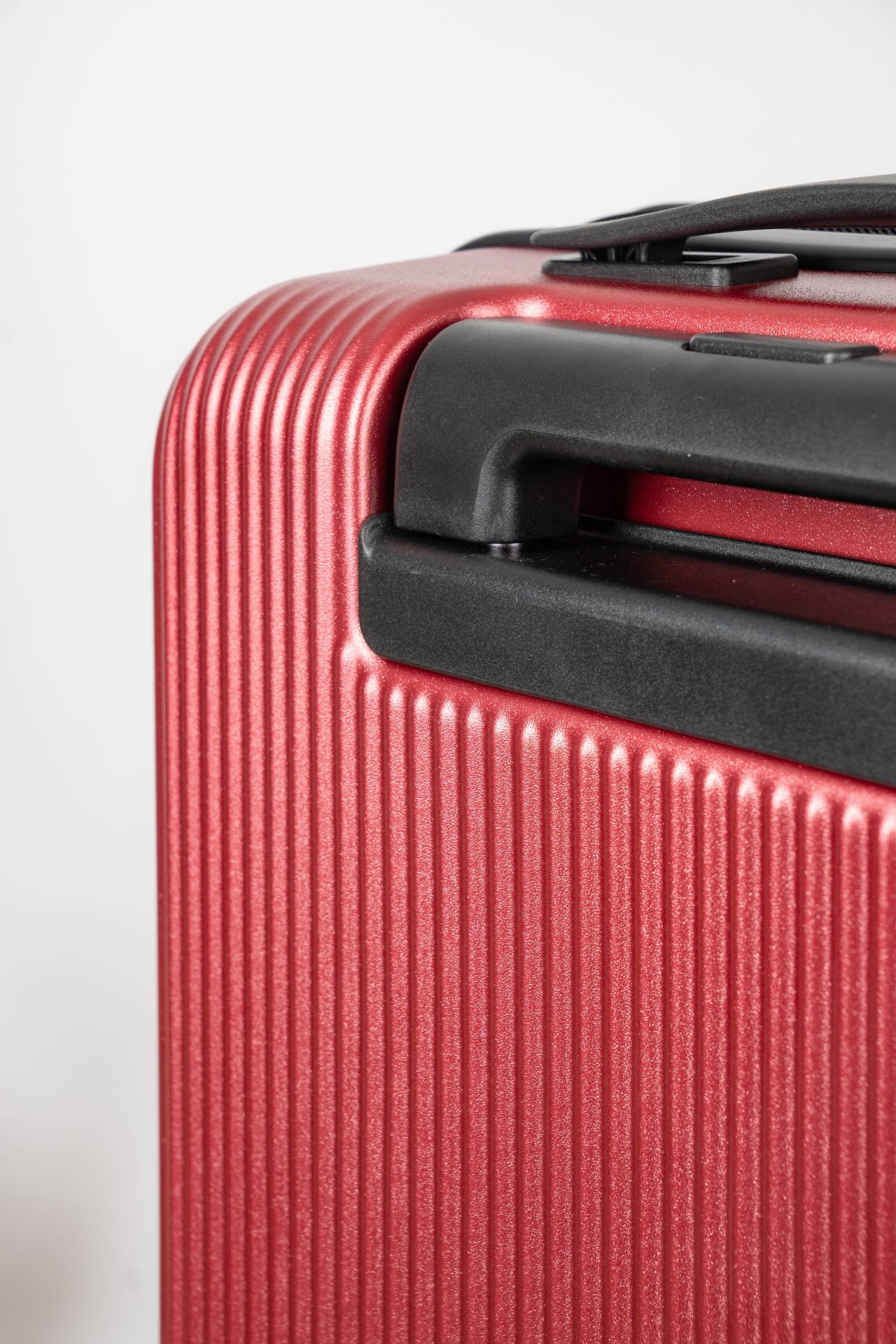 London Design Awards Winner - Convenient opening travel case