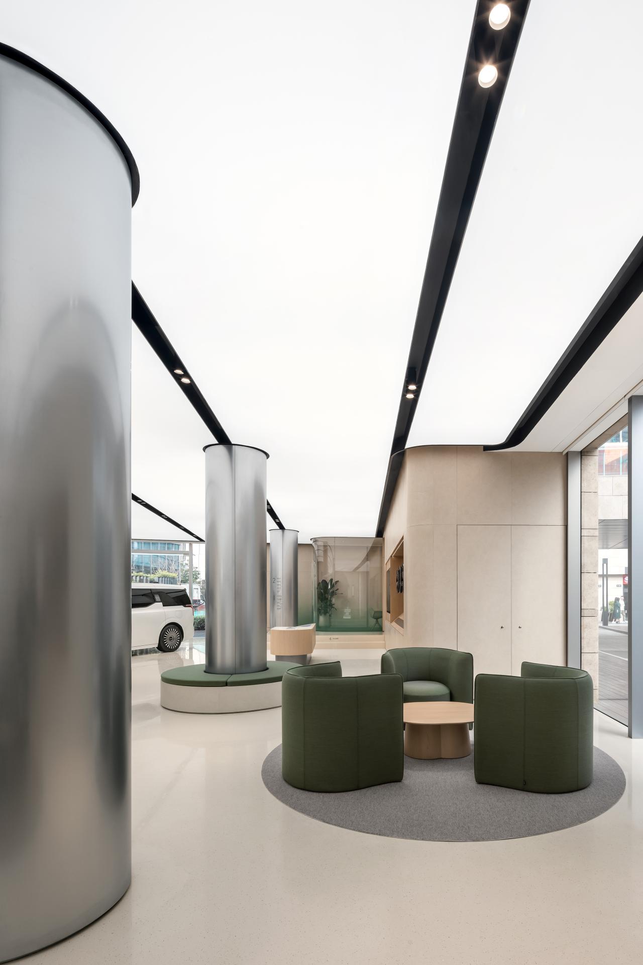 London Design Awards Winner - ZEEKR HANGZHOU STARLIGHT STORE
