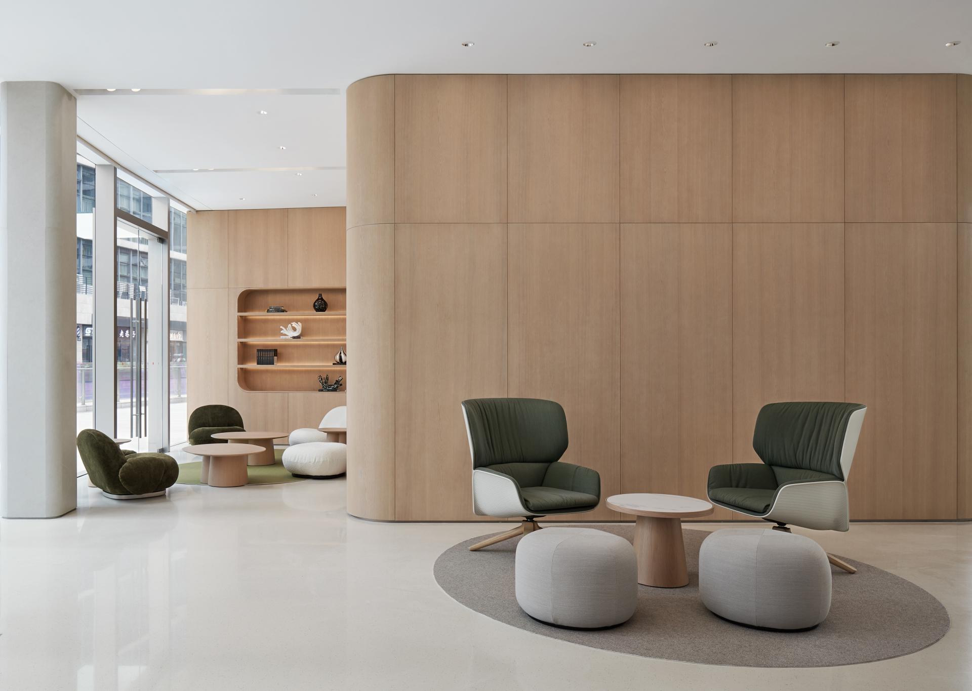London Design Awards Winner - ZEEKR HANGZHOU STARLIGHT STORE