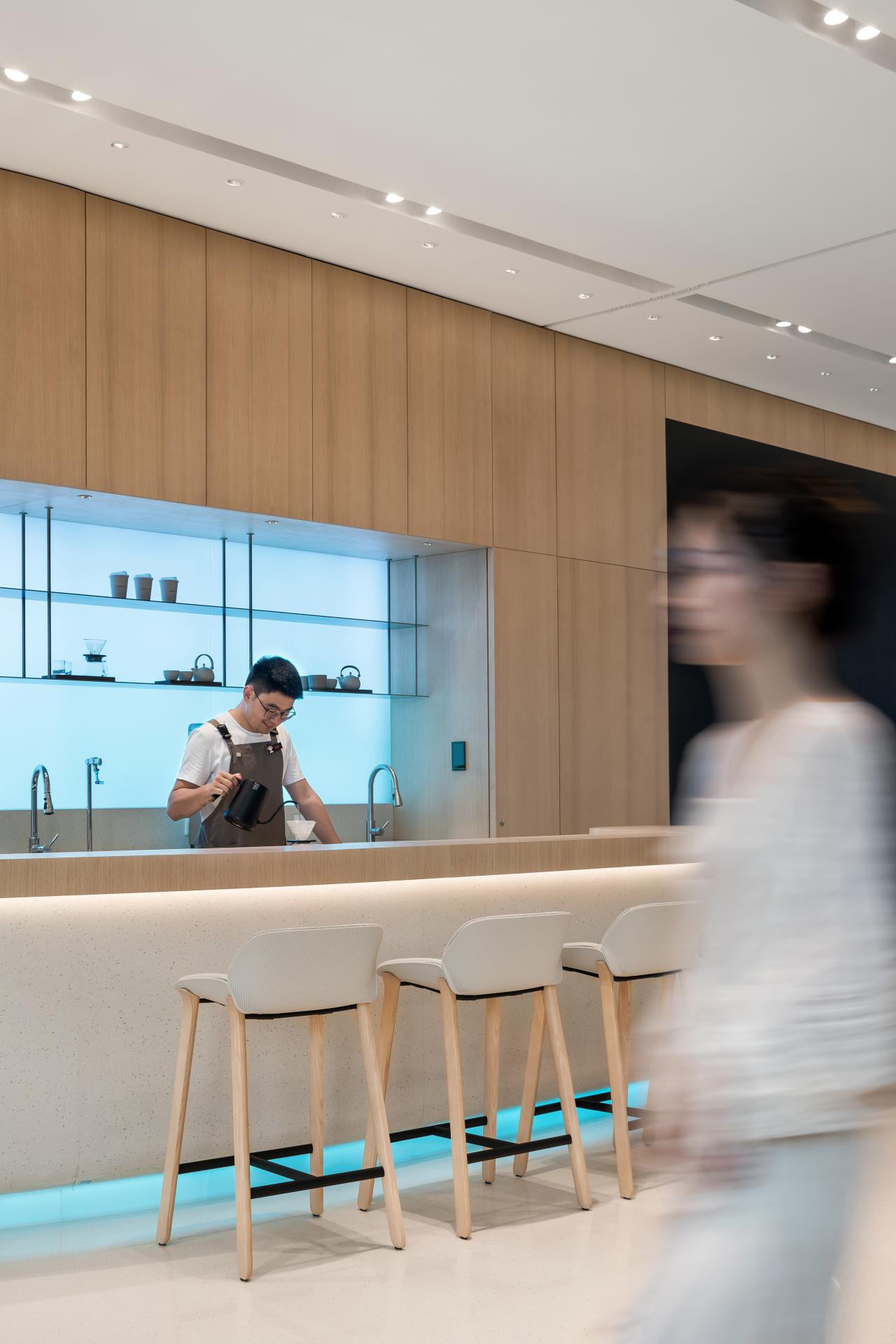 London Design Awards Winner - ZEEKR HANGZHOU STARLIGHT STORE