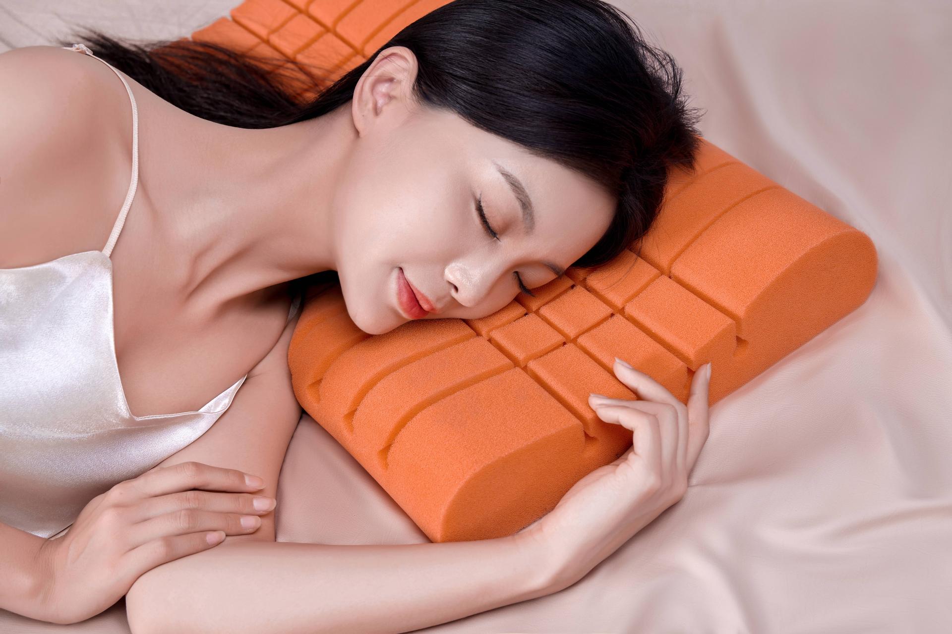 London Design Awards Winner - Washable silicone genki pillow