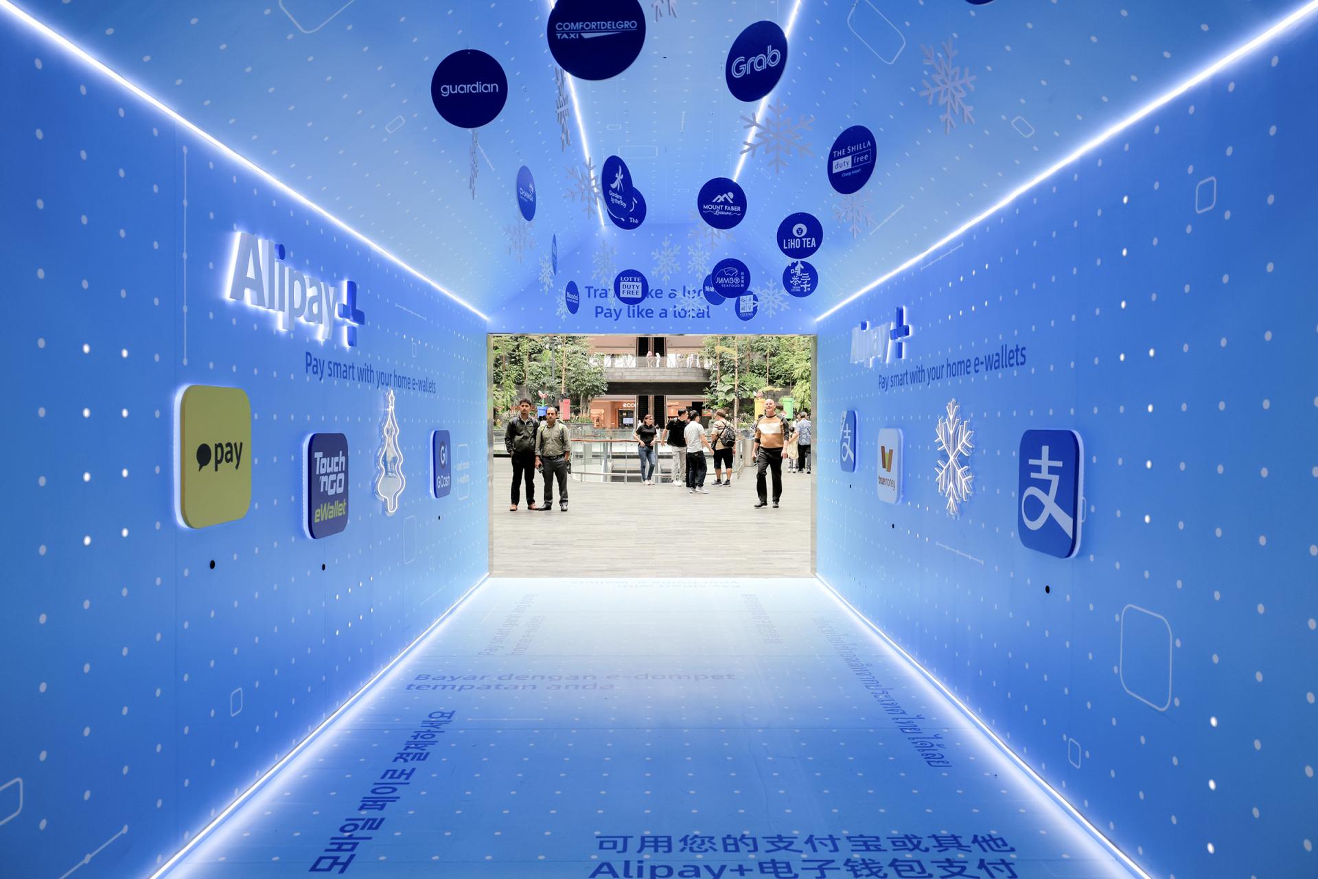 London Design Awards Winner - Alipay+ Xmas Pop-up Store At Singapore Changi Airport