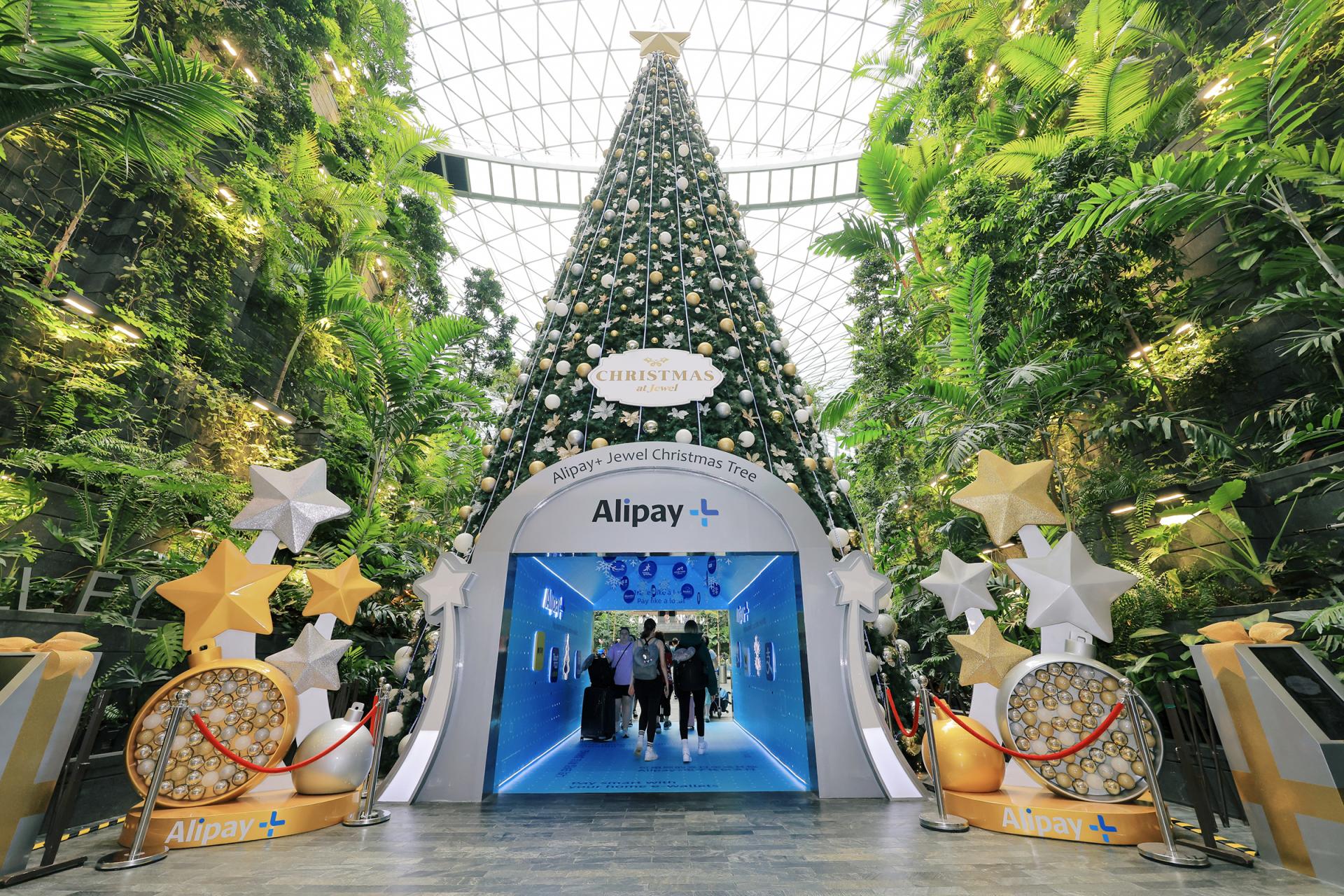 London Design Awards Winner - Alipay+ Xmas Pop-up Store At Singapore Changi Airport