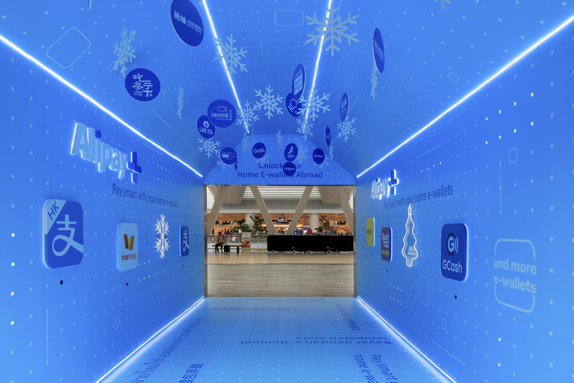 London Design Awards Winner - Alipay+ Xmas Pop-up Store At Singapore Changi Airport